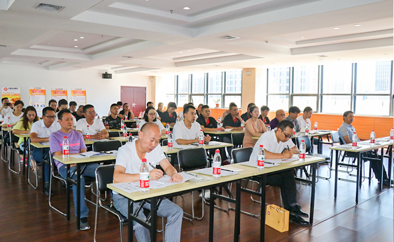 熱烈祝賀正?！吨圃煨推髽I(yè)生產(chǎn)運作管理》專題公益講座在溫州成功舉辦