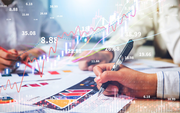 在快速變化的市場(chǎng)環(huán)境中，如何調(diào)整薪酬策略？