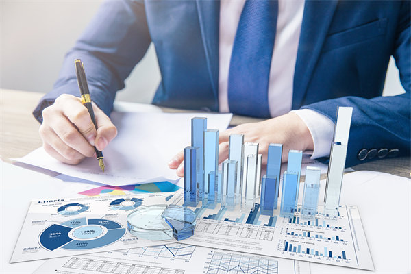 制定精準經(jīng)營計劃，引領企業(yè)穩(wěn)健發(fā)展，實現(xiàn)長遠目標