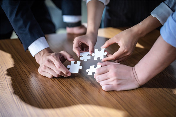 聚焦年度經(jīng)營計(jì)劃實(shí)施，強(qiáng)化內(nèi)部管理，提升運(yùn)營效率