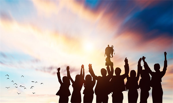 領(lǐng)導(dǎo)力發(fā)展與績效管理：培養(yǎng)領(lǐng)導(dǎo)力，推動(dòng)組織成功