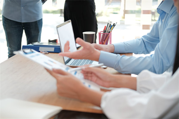 深化績效數(shù)據(jù)分析，優(yōu)化企業(yè)決策與資源配置