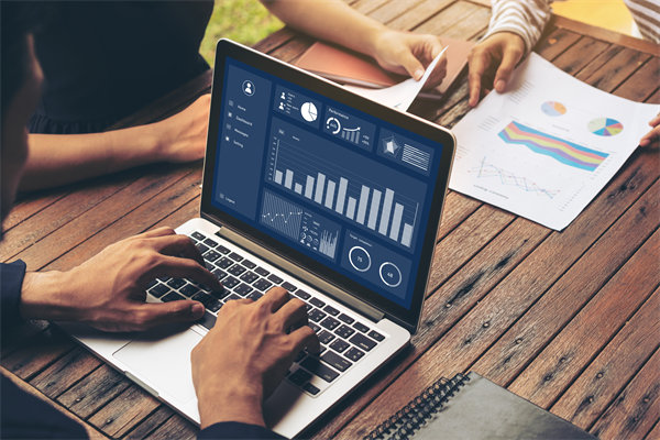 薪酬績(jī)效與戰(zhàn)略目標(biāo)協(xié)同，推動(dòng)企業(yè)持續(xù)發(fā)展與成長(zhǎng)