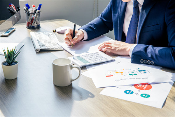 在績效溝通時(shí)，如何給員工提出改進(jìn)意見促進(jìn)績效增長？