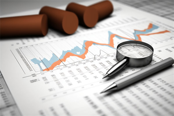 面對(duì)多元化團(tuán)隊(duì)，如何實(shí)施個(gè)性化績(jī)效評(píng)估策略？