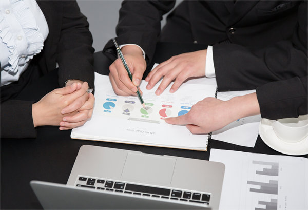 績效反饋如何有效溝通，避免誤解并激發(fā)員工潛能？