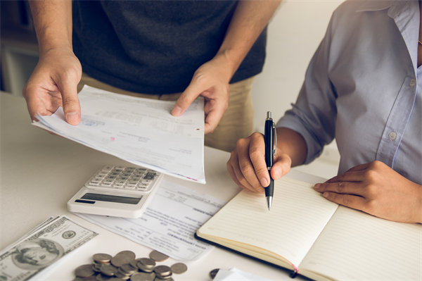 績效不佳員工的薪酬調(diào)整策略：如何既公平又有效？