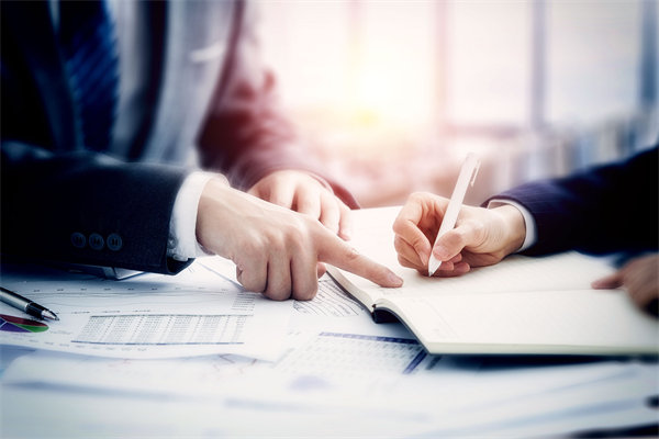 面對業(yè)績波動，企業(yè)如何靈活調(diào)整績效評價標準？