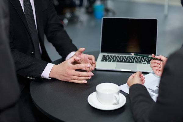 面對業(yè)績波動，企業(yè)如何靈活調(diào)整績效評價標準？