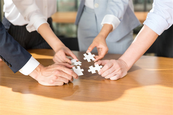 如何構(gòu)建全面的預(yù)算監(jiān)控體系，及時發(fā)現(xiàn)并糾正偏差？