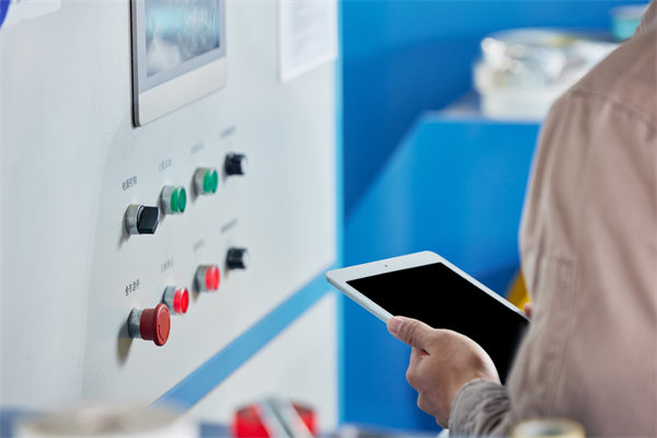 面對(duì)多品種小批量生產(chǎn)，精益生產(chǎn)如何靈活應(yīng)對(duì)挑戰(zhàn)？