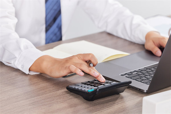 如何建立高效預(yù)警系統(tǒng)，及時(shí)應(yīng)對(duì)預(yù)算超支風(fēng)險(xiǎn)？