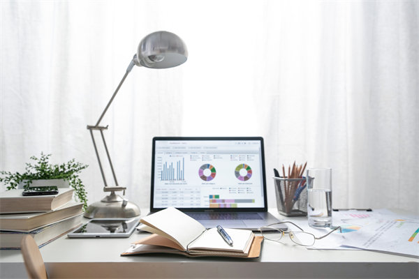 在遠(yuǎn)程工作模式下，如何有效監(jiān)控與評估員工績效？