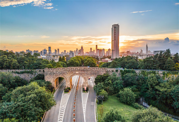 管理咨詢?nèi)绾沃δ暇┲行∑髽I(yè)突破發(fā)展瓶頸？