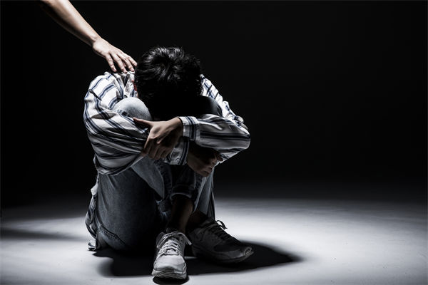 女子漏接電話被市監(jiān)所工作人員辱罵，人力資源管理有何感悟？