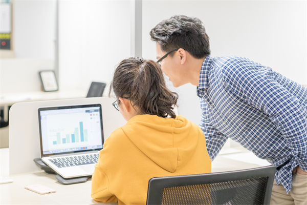 女子漏接電話被市監(jiān)所工作人員辱罵，人力資源管理有何感悟？