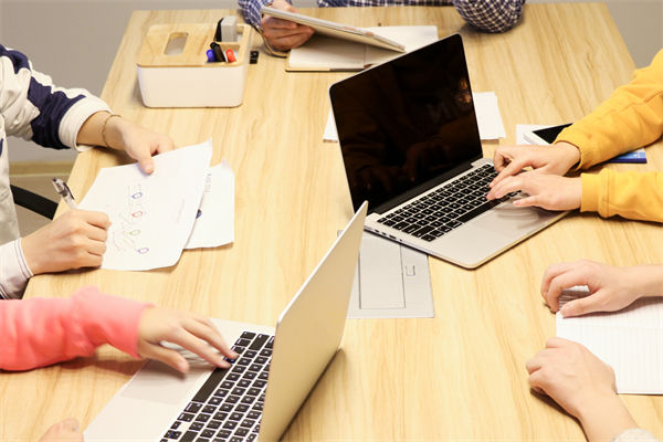 在員工培訓(xùn)上，企業(yè)應(yīng)如何投入，以獲得最大回報(bào)？