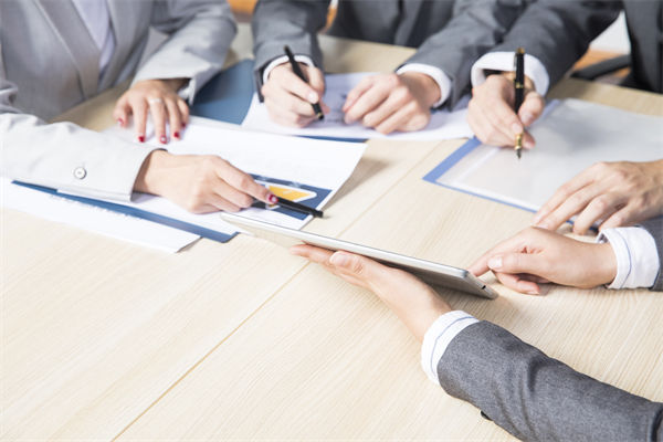 多元化團隊管理中，如何促進員工之間的協(xié)作與融合？