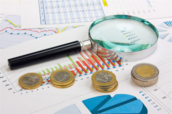 預(yù)算編制時(shí)，如何平衡長(zhǎng)期規(guī)劃與短期資金需求？