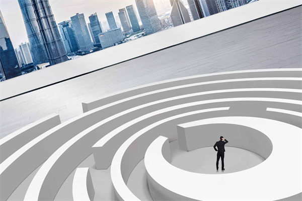 企業(yè)深陷困境，管理咨詢?nèi)绾我岳做侄未蚱瓢l(fā)展僵局？