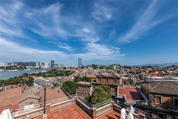 廈門企業(yè)深陷同質化競爭泥沼，廈門戰(zhàn)略咨詢公司如何助力破局？