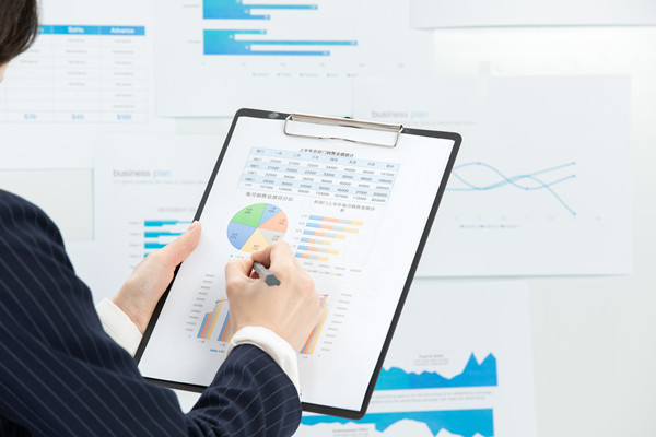 績(jī)效管理系統(tǒng)，是應(yīng)該追求高科技還是保持人性化？