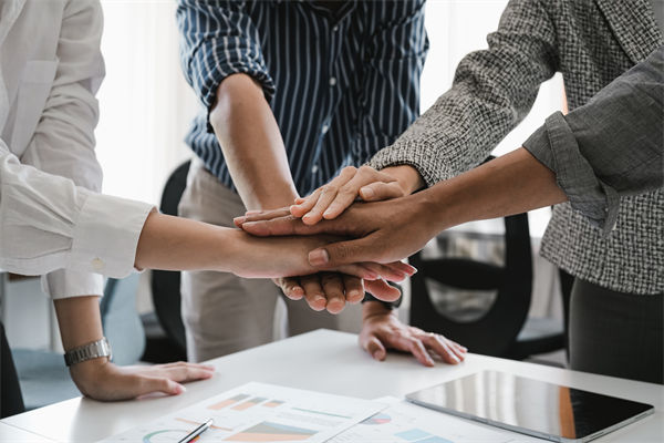 跨境營銷中，如何克服文化差異，實現(xiàn)全球化傳播？