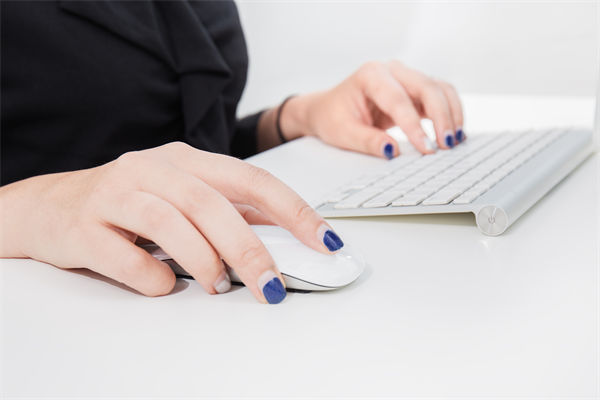 女子工資4600每天花近百元通勤上班，人力資源怎么看？