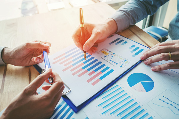 在制定績效目標時，嚴格與靈活，如何把握？