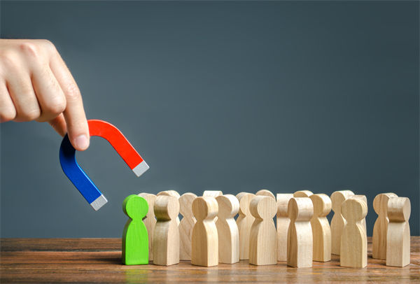 行業(yè)薪酬競爭激烈，企業(yè)怎樣優(yōu)化薪酬吸引頂尖人才？