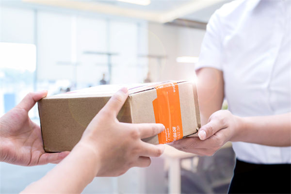 快遞員入職京東13年工資共100多萬(wàn)，對(duì)其他企業(yè)有何啟示？