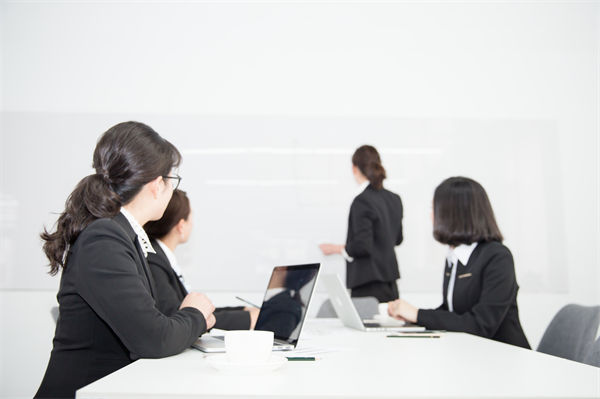 員工培訓(xùn)無(wú)效、成長(zhǎng)慢，人力資源管理怎樣定制高效方案？