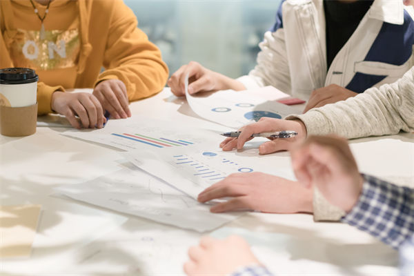 員工培訓(xùn)無(wú)效、成長(zhǎng)慢，人力資源管理怎樣定制高效方案？