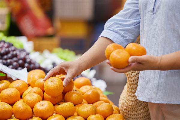 榴蓮價(jià)格暴跌50%，有人買(mǎi)了50箱，預(yù)算管理怎么看？