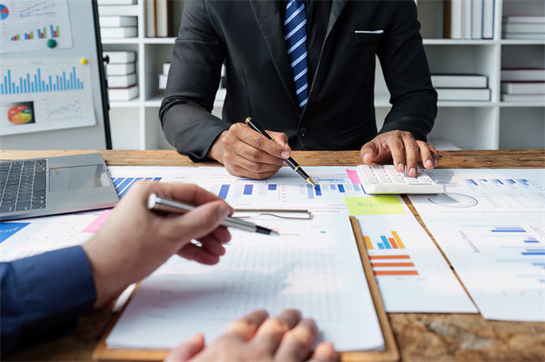 效能提升乏力，數(shù)智化咨詢?cè)鯓訁f(xié)助找到破局支點(diǎn)？